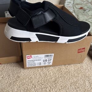 Fitflop Black Sandals with Elastic Band and Chunky Sole